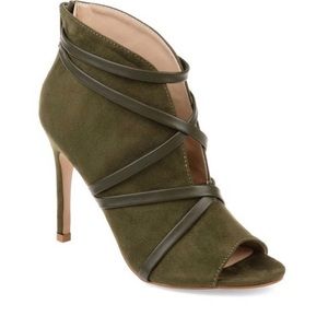 FALL SALE 🔥NWOT Fall Peep Toe Booties in Olive